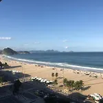 Lindo apartamento na avenida atlântica Copacabana R.J