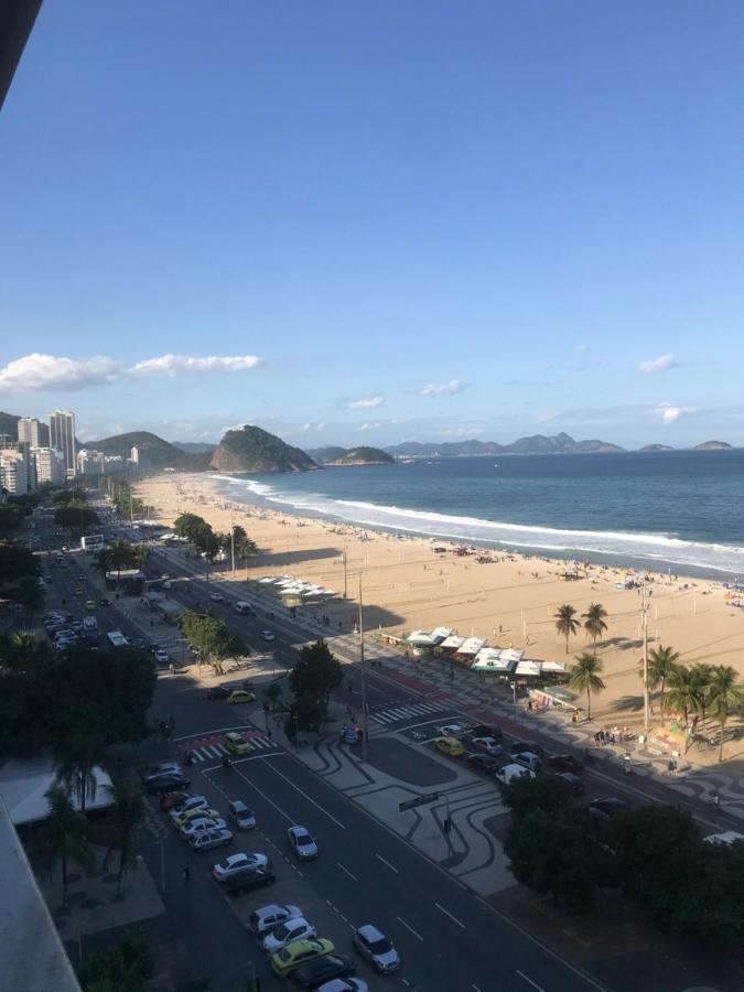 Lindo Na Avenida Atlantica Copacabana R.j *